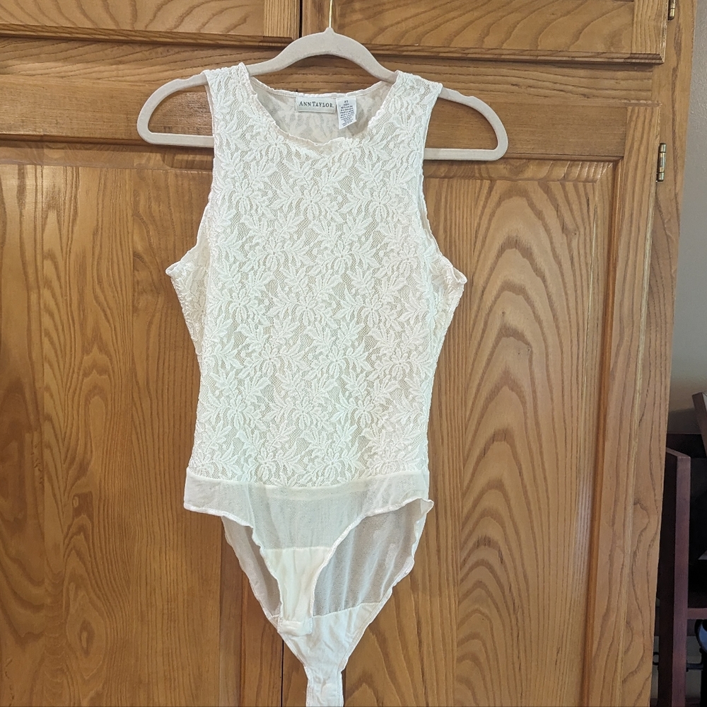 Ann Taylor Size XS cream lacy bodysuit